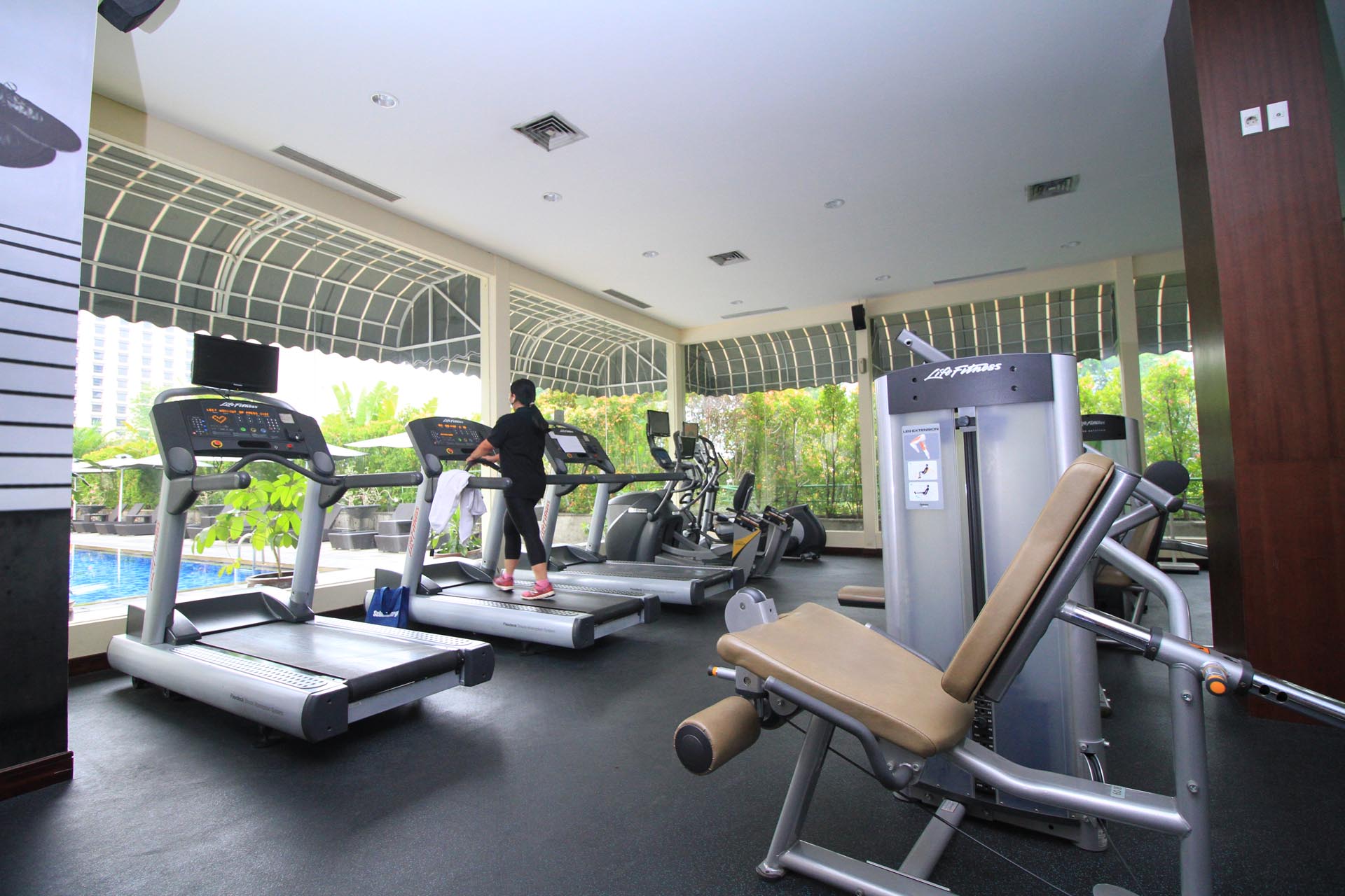 Pusat Kebugaran dan Gym Modern di Hotel Jakarta Timur